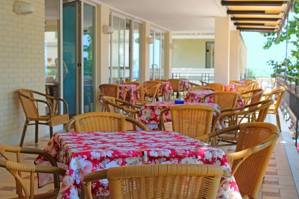 Hotel Bristol Misano Adriatico Exterior foto