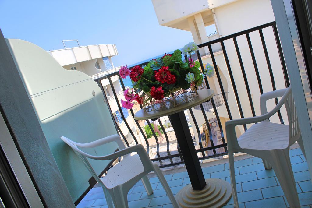 Hotel Bristol Misano Adriatico Exterior foto