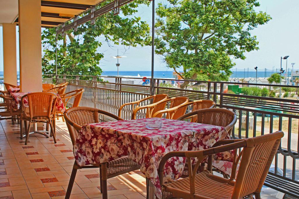 Hotel Bristol Misano Adriatico Exterior foto